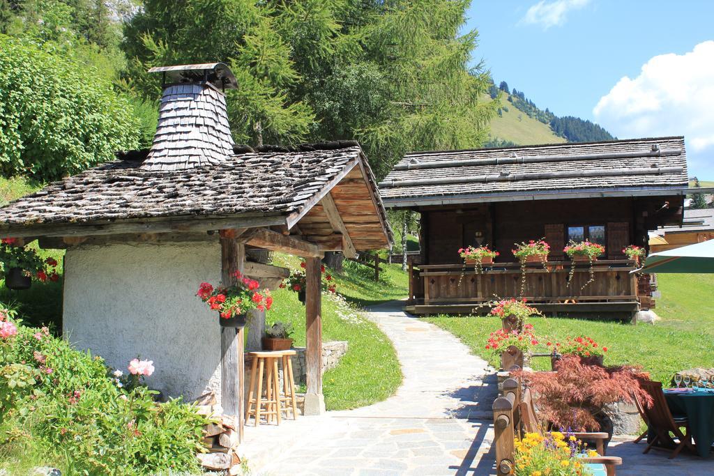 Les De La Serraz Hotel 4*