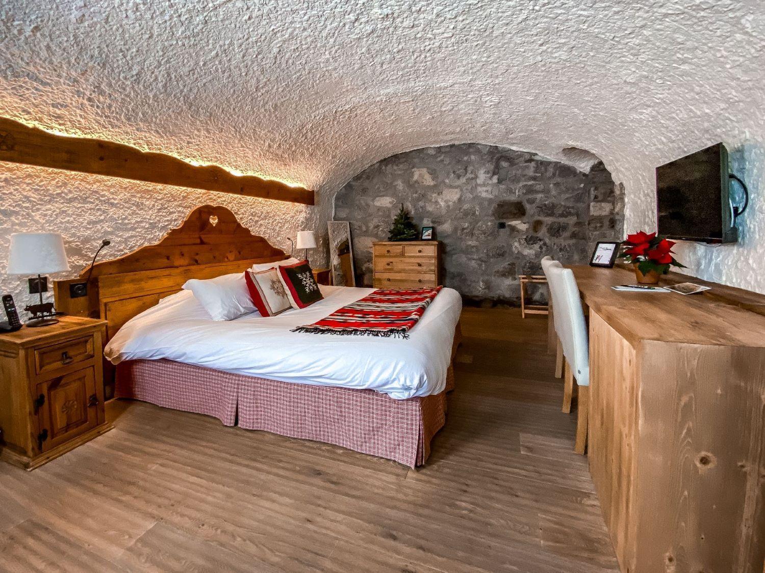 Les De La Serraz Hotel